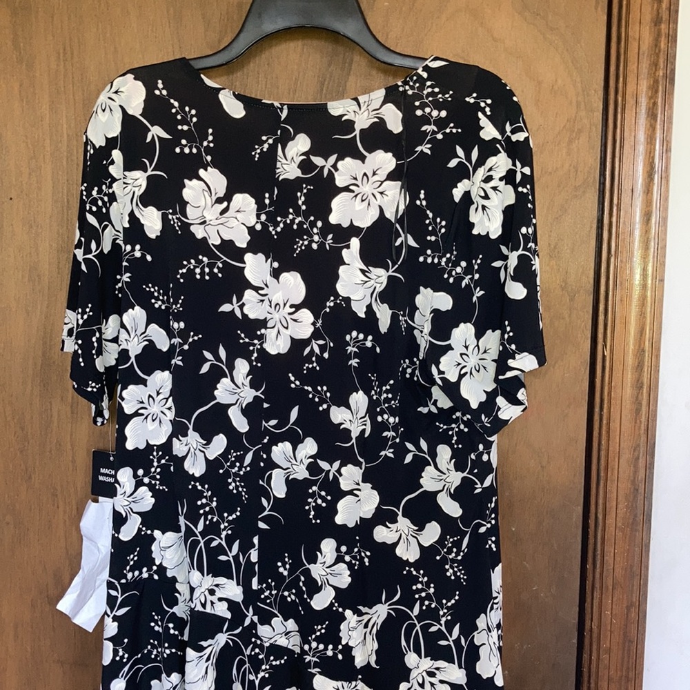 Signature faux wrap floral dress with stretch size 2X - Picture 15 of 17